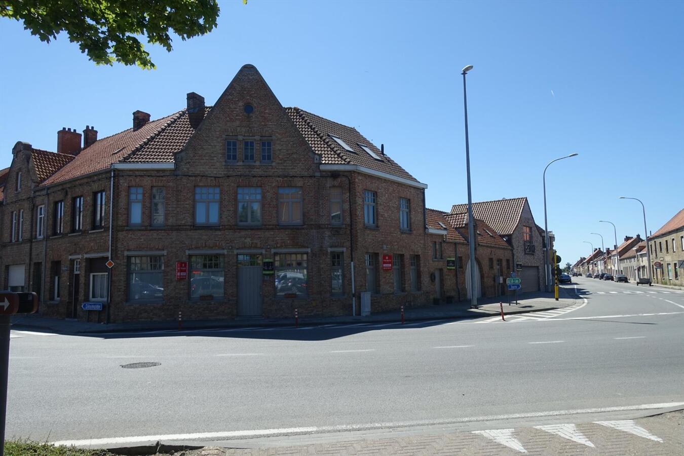 Klassevolle herenwoning met praktijkruimte 