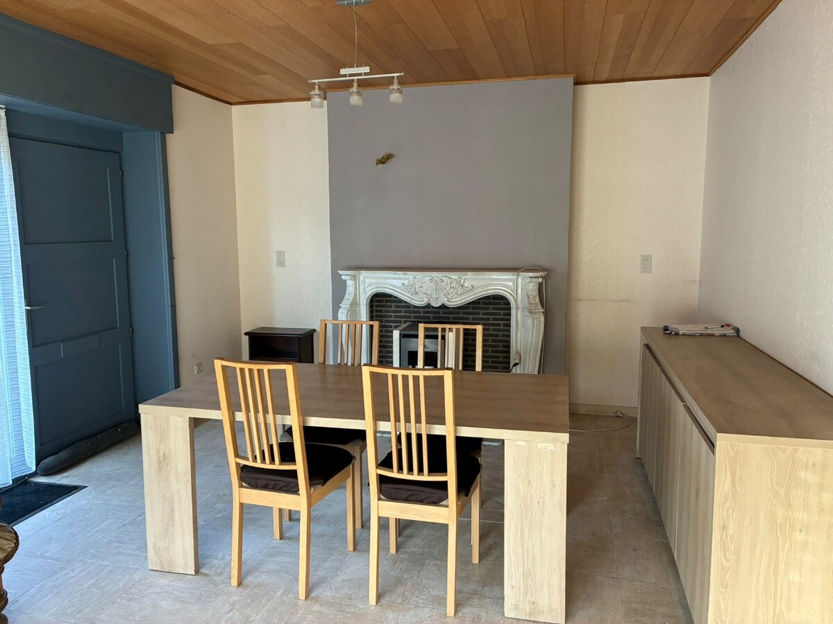 Woning met 2 slaapkamers en ruime veranda in de vijfwegen! 