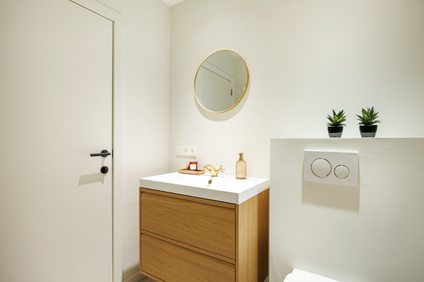 Recent gerenoveerd appt. met 2 slpk te Deurne! 
