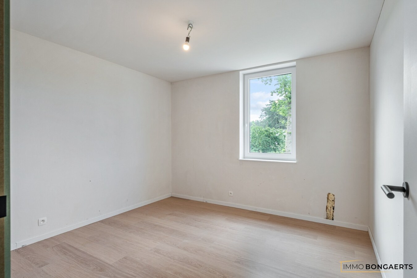 Volledig afgewerkte nieuwbouwwoning met 4 slaapkamers. 