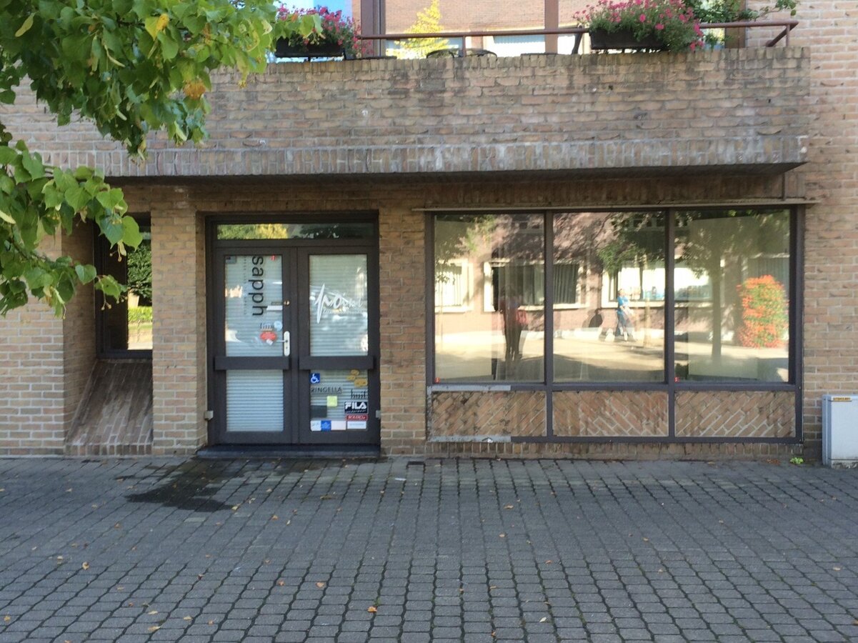 Appartement gelijkvloers met handelspand in Zedelgem 