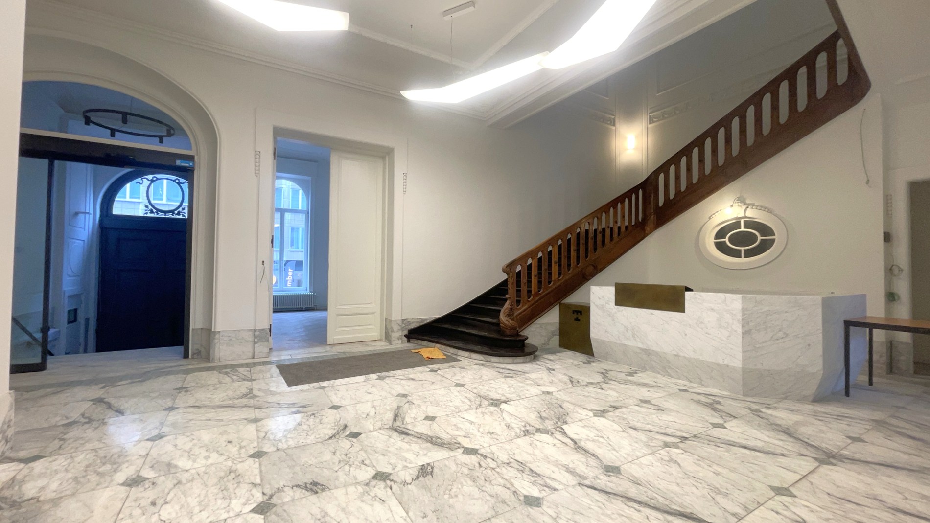 Exclusief kantoorgebouw te huur dichtbij de Leien in Antwerpen