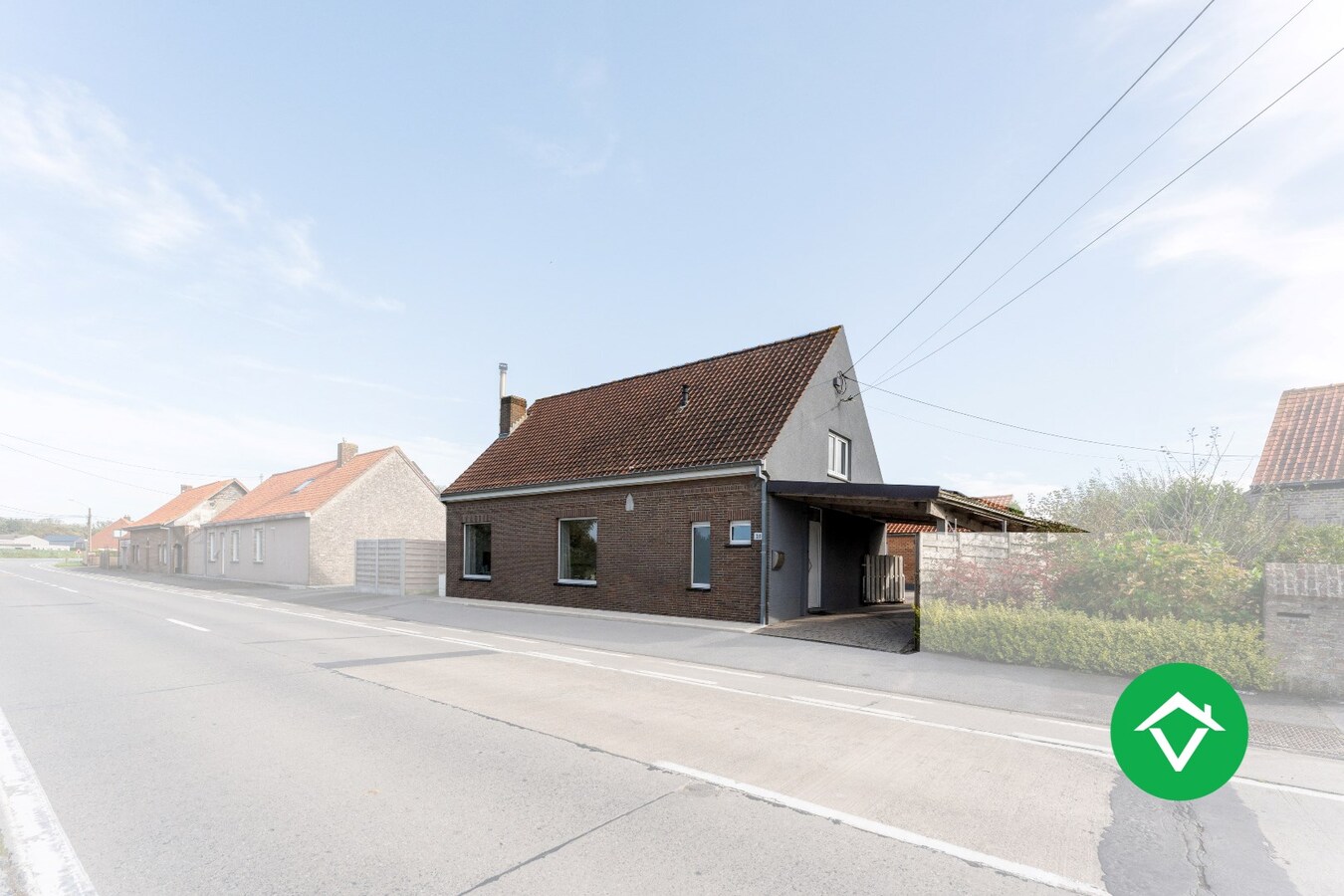 Landelijke woning met bijgebouw en zicht op de velden te koop in Vladslo 