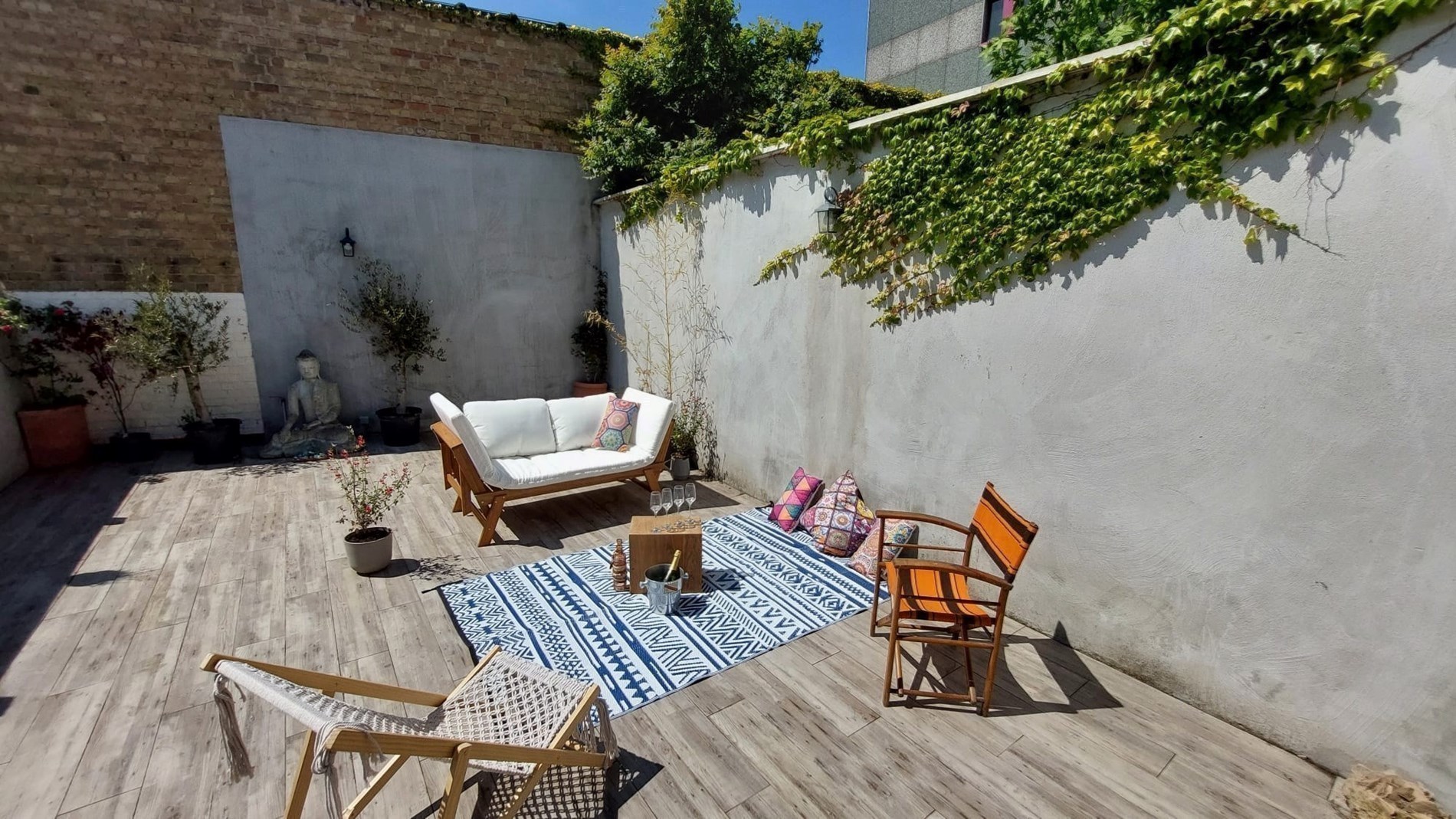 Maison authentiquement rénovée avec jardin orienté sud-ouest. 