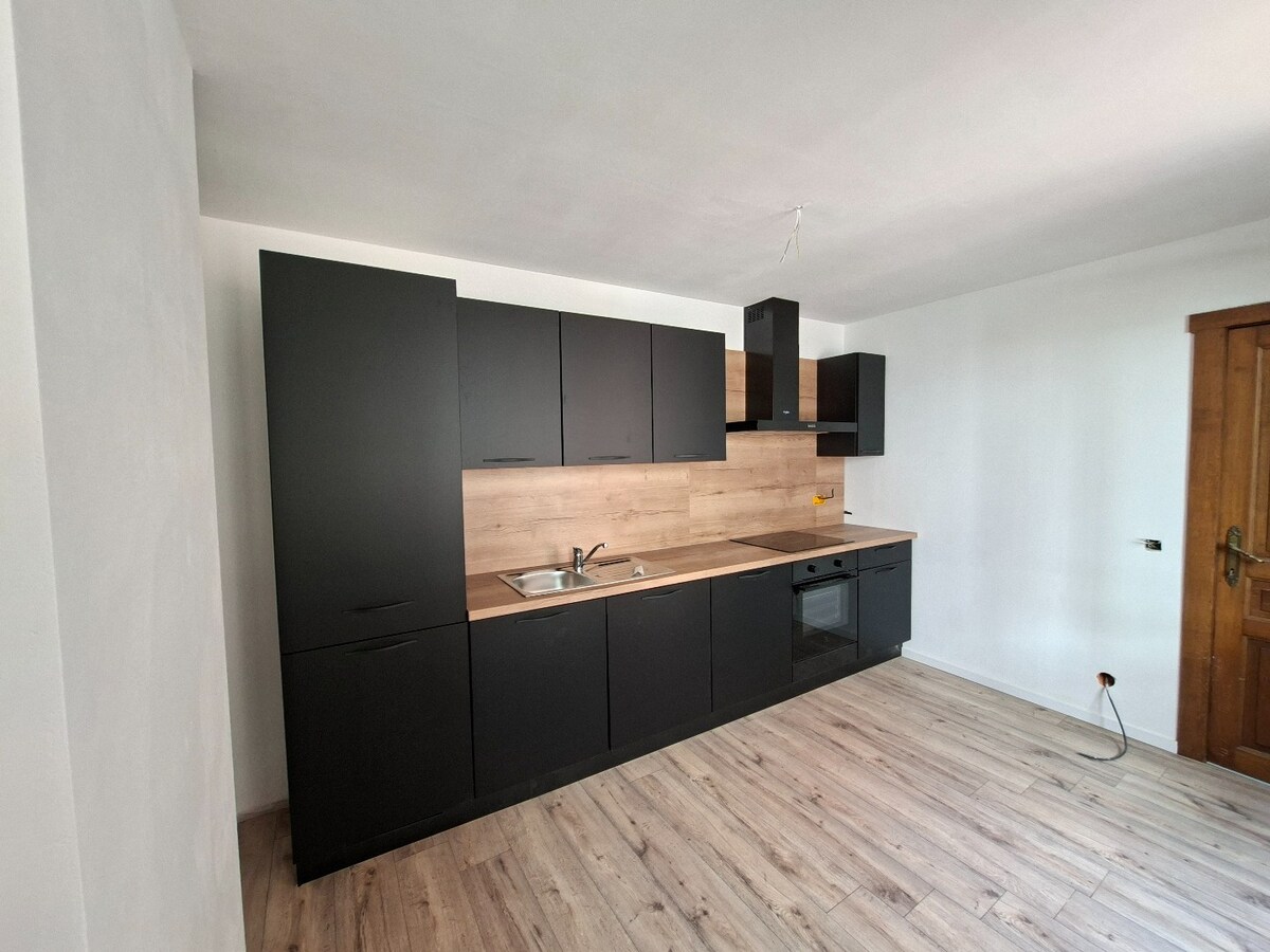 Tournai Coeur Cathédrale bel immeuble mixte 