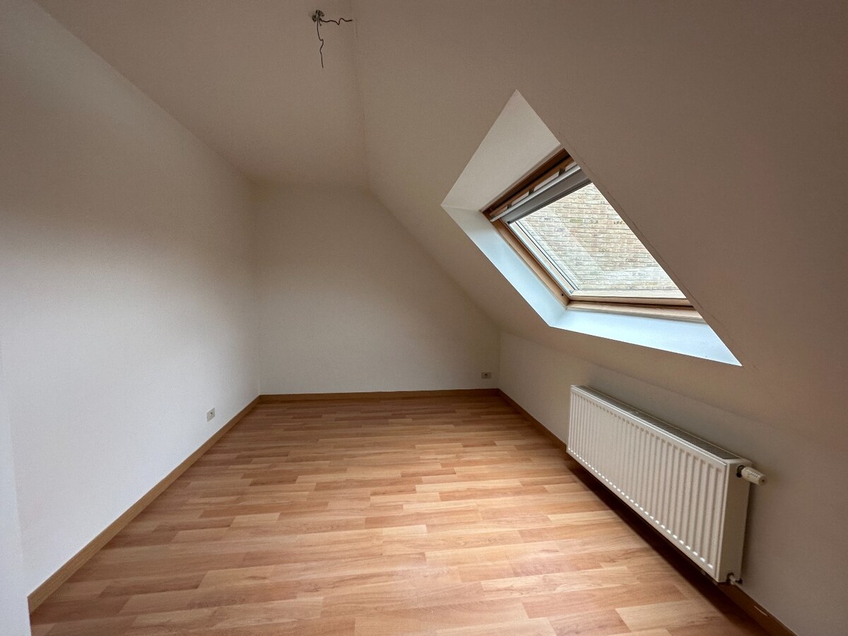 Centraal gelegen, lichtrijke woning met drie slaapkamers en garage 