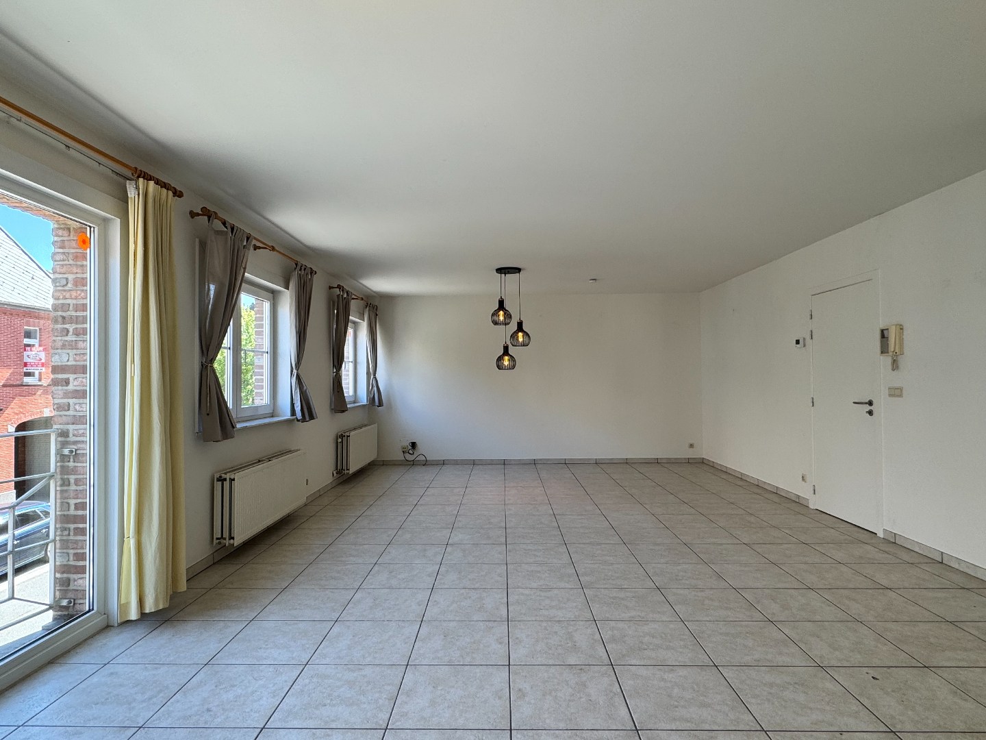 Appartement op de eerste verdieping met terras en garage te Zulte. 