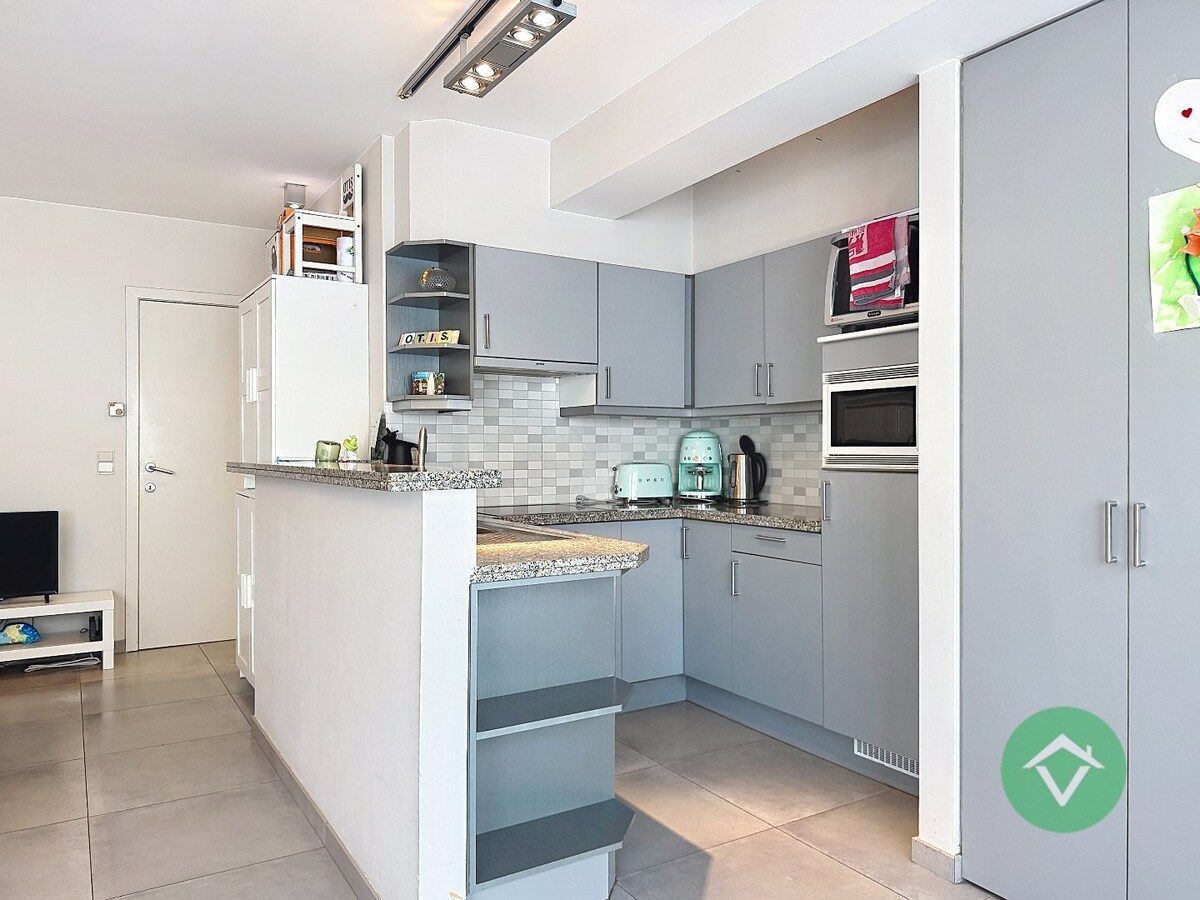 Volledig gerenoveerd handelspand met woonst en garage te Koekelare 