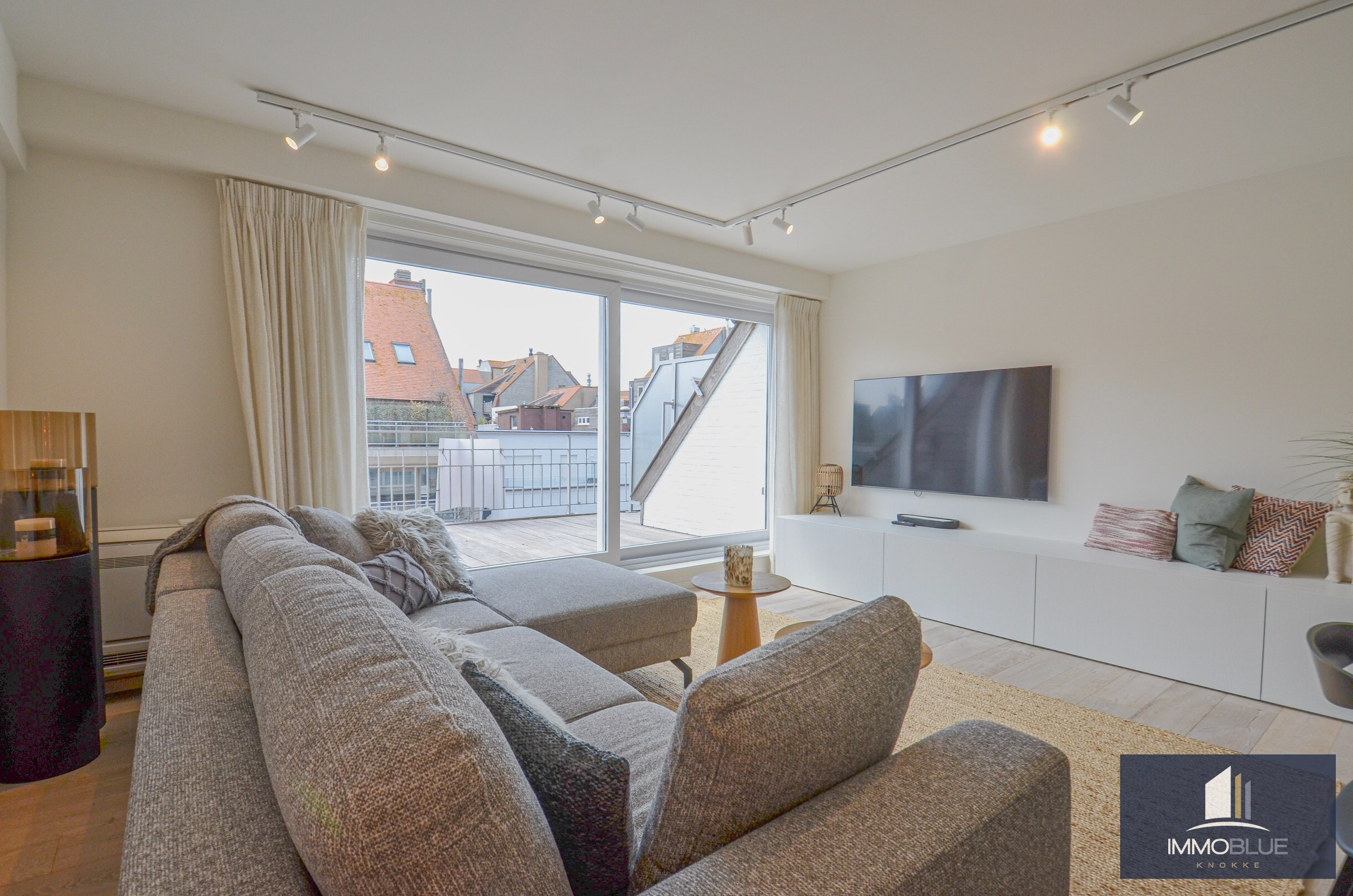 Volledig gerenoveerd appartement met twee ruime terrassen. 