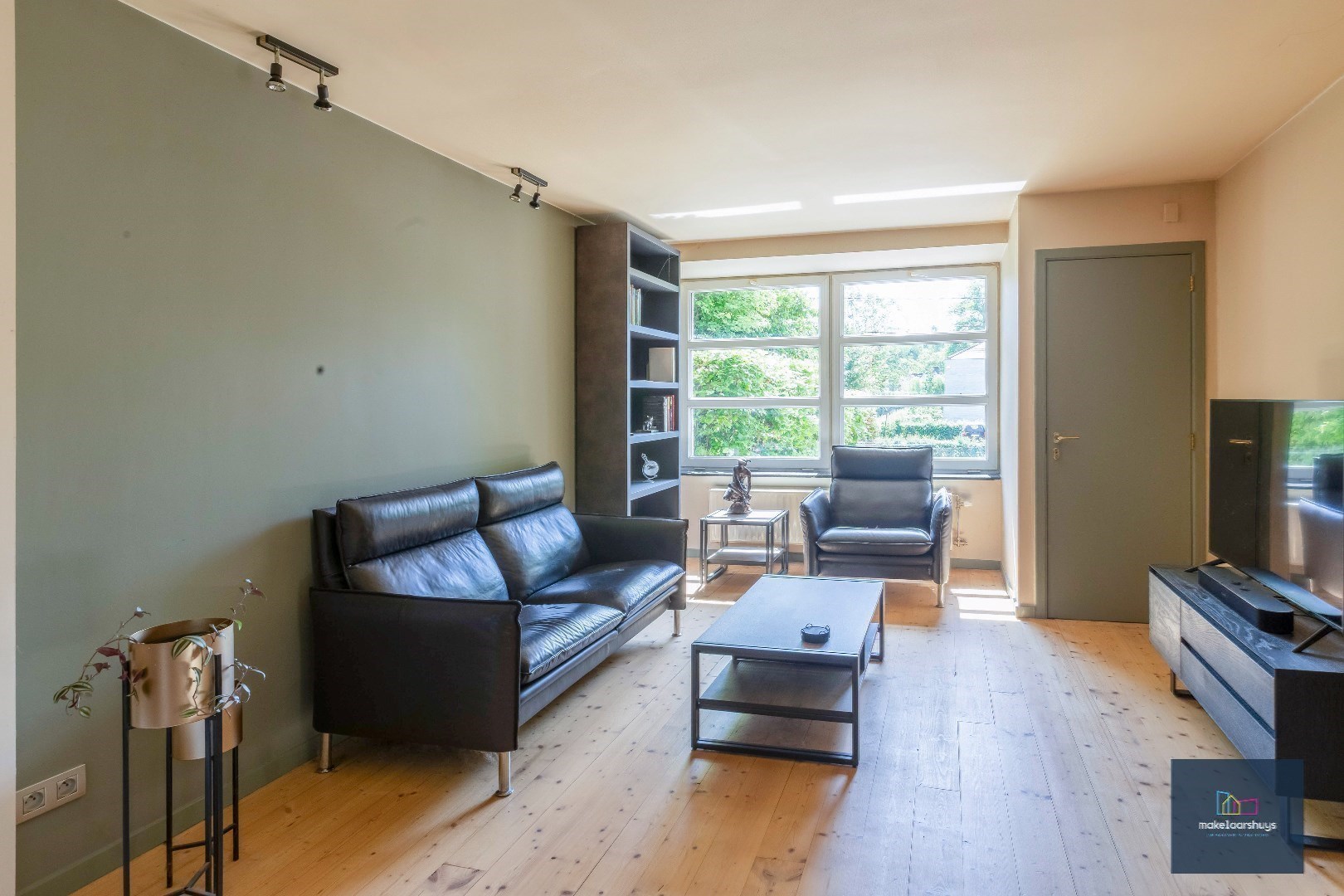 Halfopen bebouwing met zuidertuin en parkeergelegenheid nabij centrum Destelbergen 