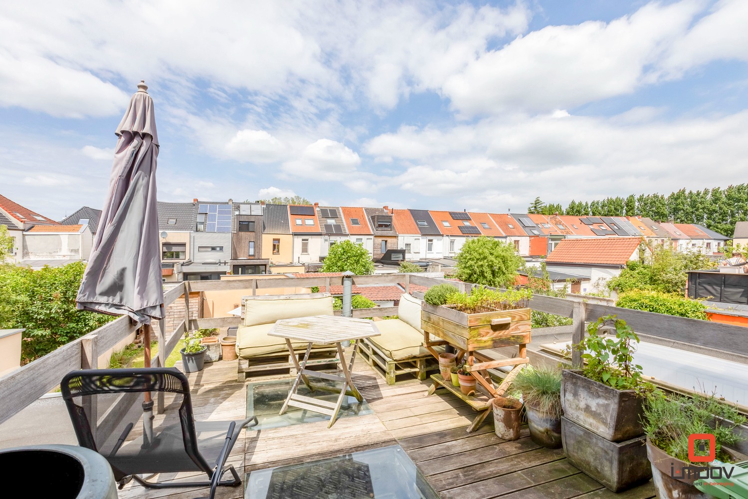 Instapklare rijwoning met 4 slaapkamers en buitenruimte te Gentbrugge 