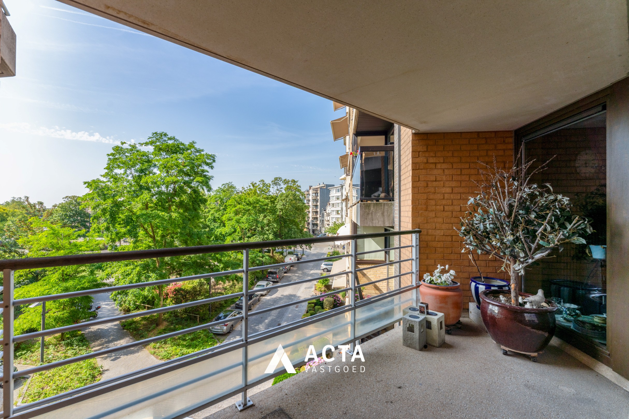 Ruim 3-slaapkamerappartement met zonneterrassen 