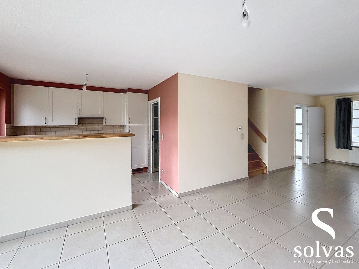 Drieslaapkamer woning in centrum Lotenhulle met tuin en garage 