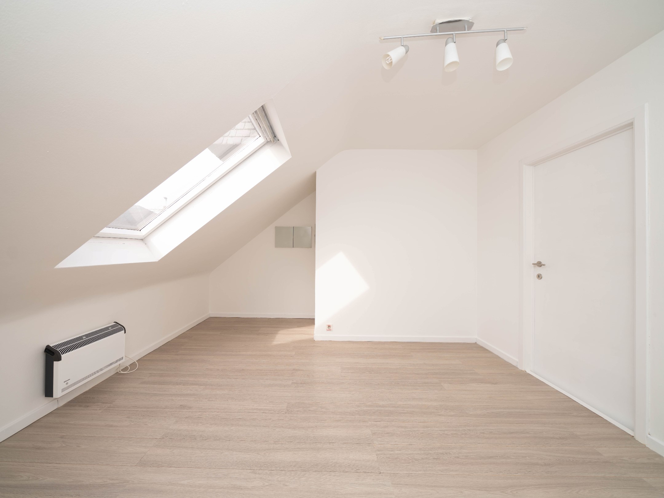 Ruim (102m²) 2-kamer appartement in kleinschalig gebouw 