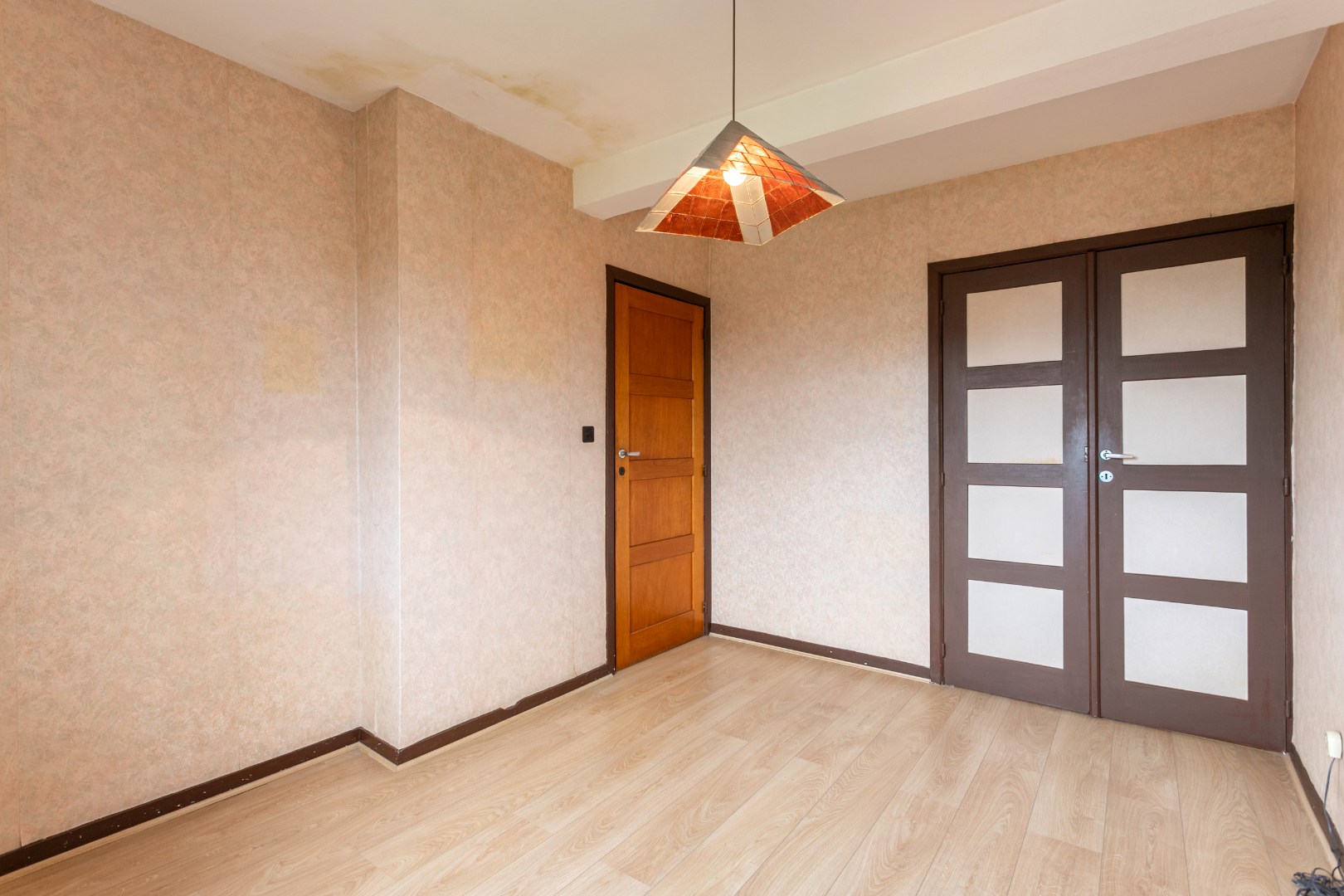 Te renoveren woning met 3 slpk te Buizingen 