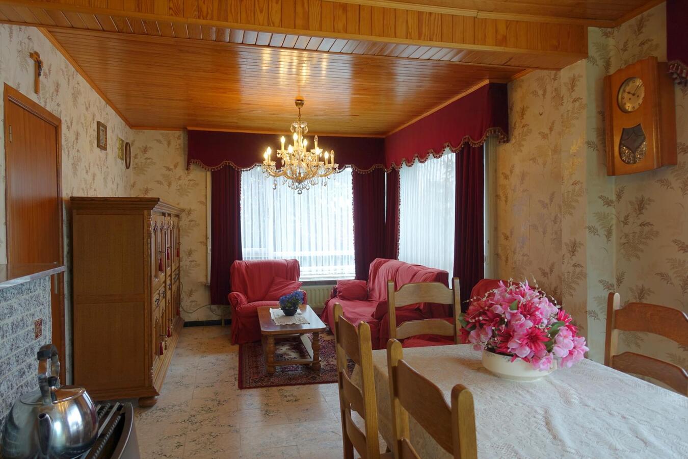 Op te knappen villa op landelijke ligging 