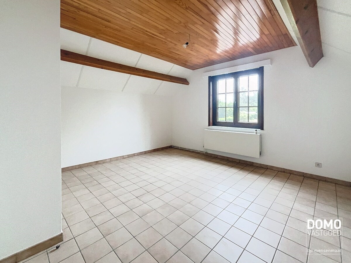 RUIME GEZINSWONING MET 4 SLAAPKAMERS, TUIN EN INPANDIGE GARAGE TE HERK-DE-STAD 