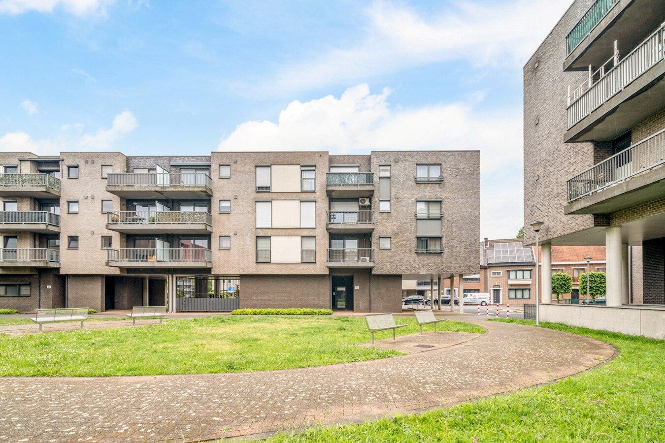 Comfortabel appartement met 1 slaapkamer, terras en autostandplaats nabij het centrum van Maaseik! 