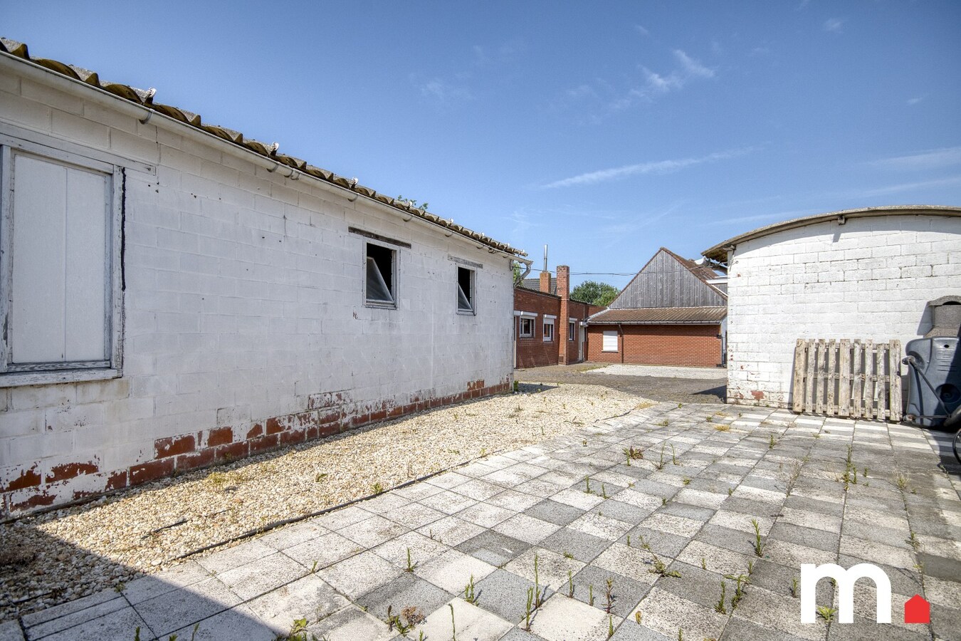 Charmante en ruime woning met grote tuin op 1.218 m² in het gezellige Lendelede met LOODS ! 