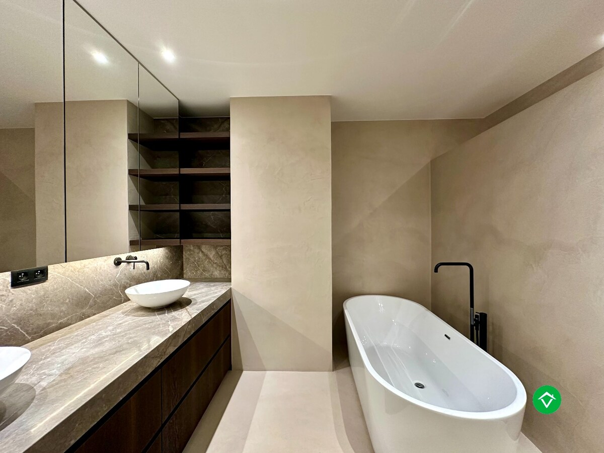 Penthouse met drie slaapkamers en garage in het centrum Koekelare 