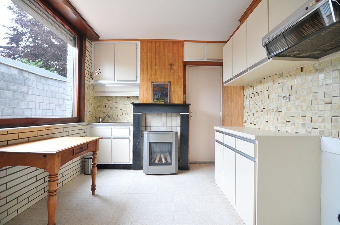 NIEUWE PRIJS Kloeke halfopen woning met 4 slaapkamers, tuin en garage 