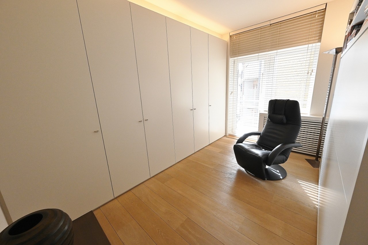 Appartement meublé - Luxueusement aménagé avec 2 chambres, à proximité de la plage et de la place Van Bunnen. 