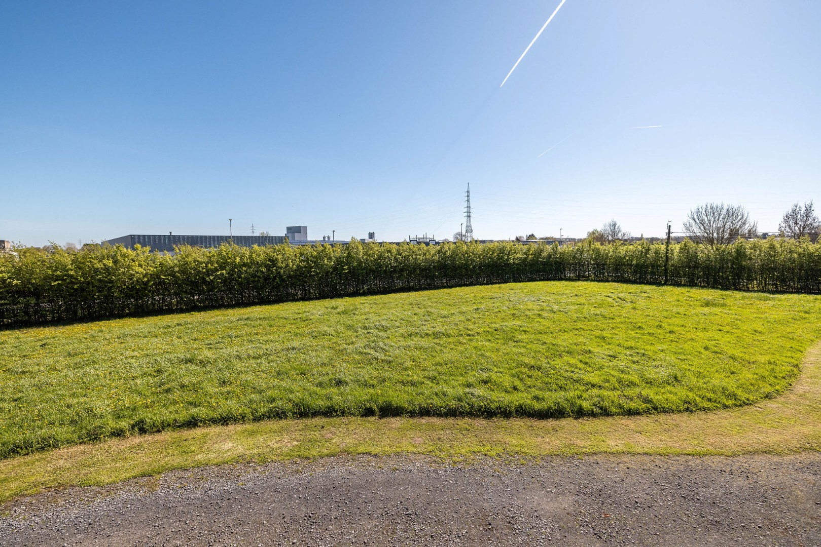 Landelijk gelegen ruwbouwhoeve met bijgebouwen op uitzonderlijk perceel van ca. 9.331 m² 