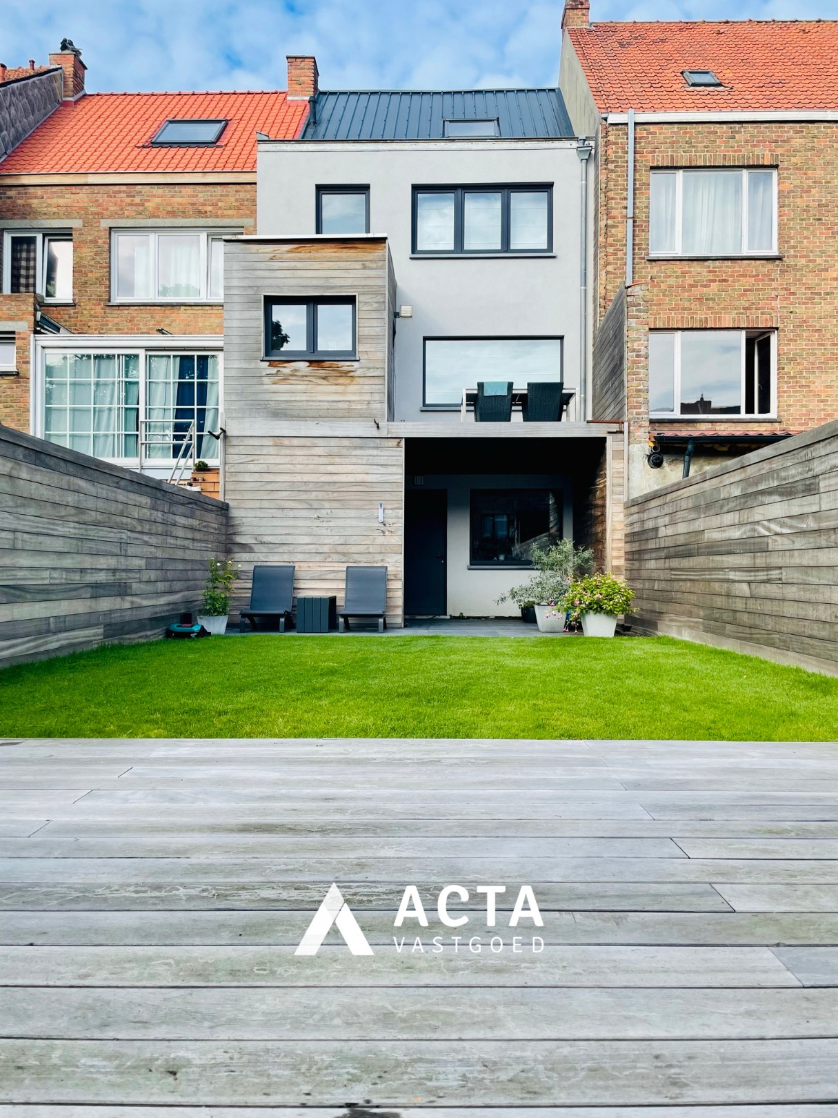 Instapklare bel-etage met 3 slaapkamers en garage 