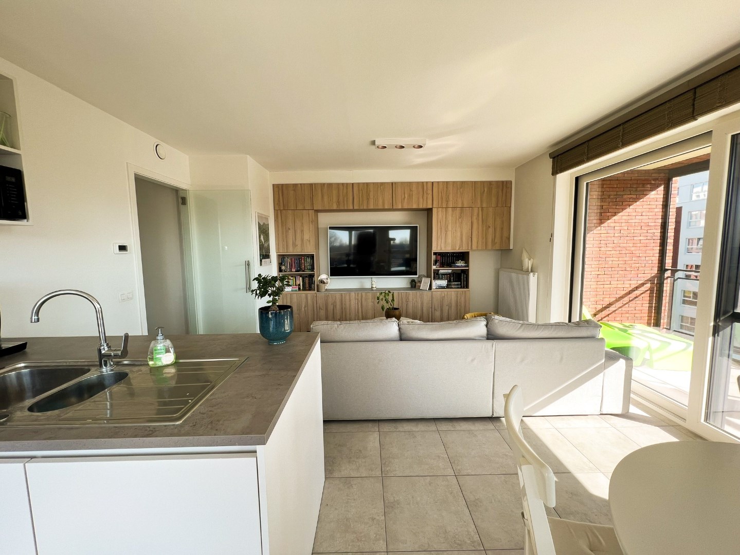 Harelbeke, klassevol 2 slaapkamer appartement met garage 275.000 euro 