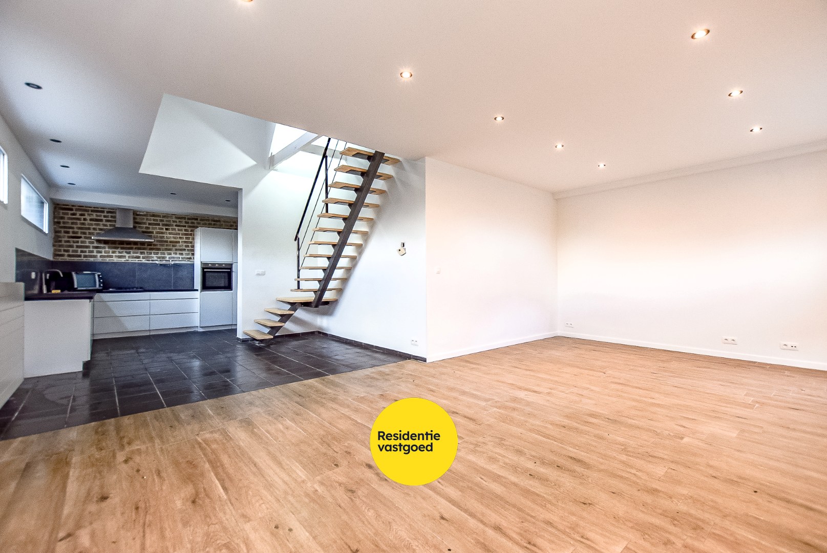 Gezellige halfopen woning met tuin en parking 