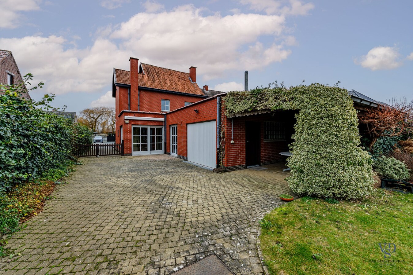 Statige Half Open Bebouwing 