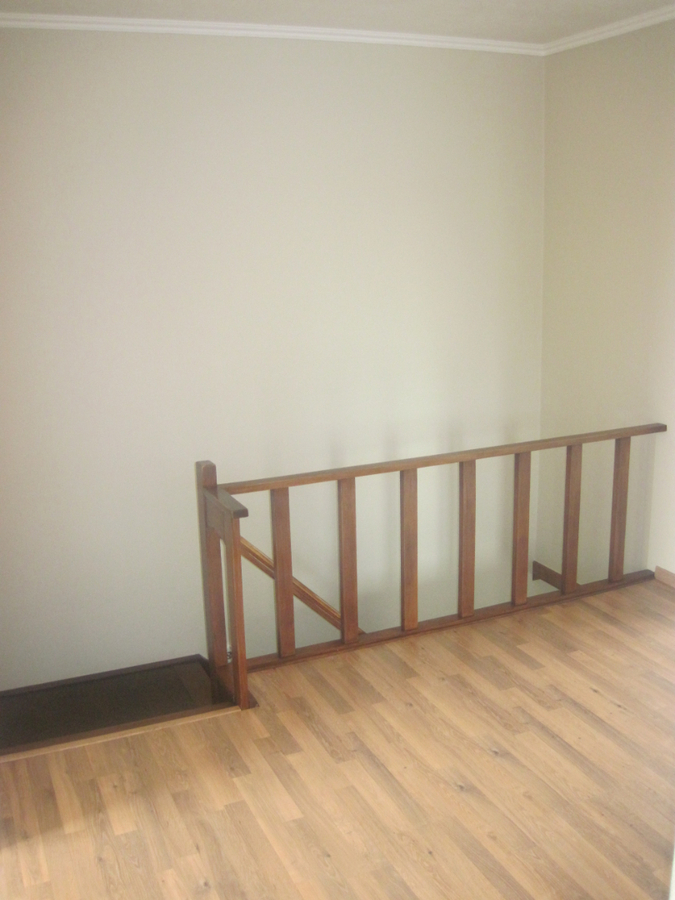 Bijzonder degelijke en ruime Half Open Bebouwing. 