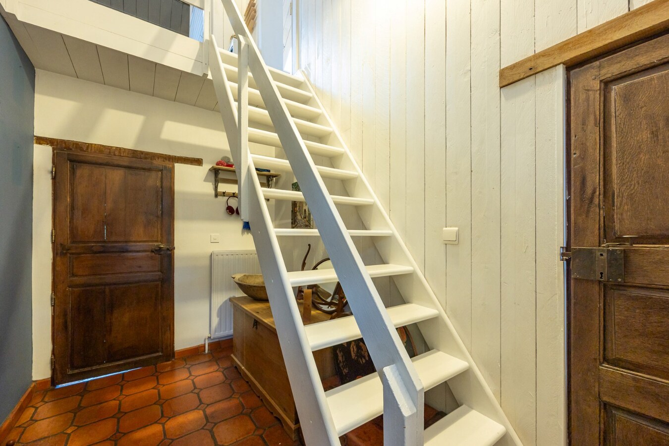 Charmante en ruime woning met zwembad en bijgebouw op toplocatie 