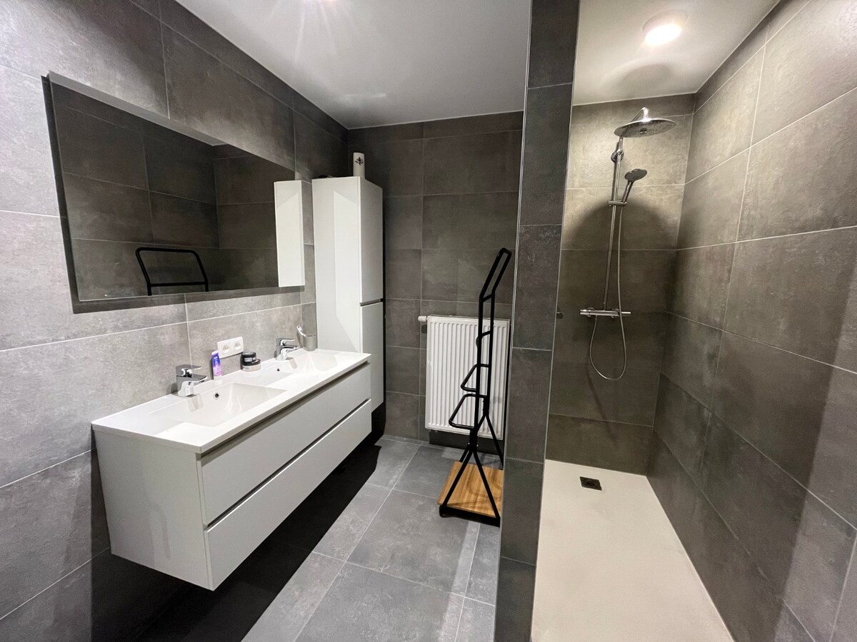 Nieuwbouwwoning in woonerf, hartje Gavere 