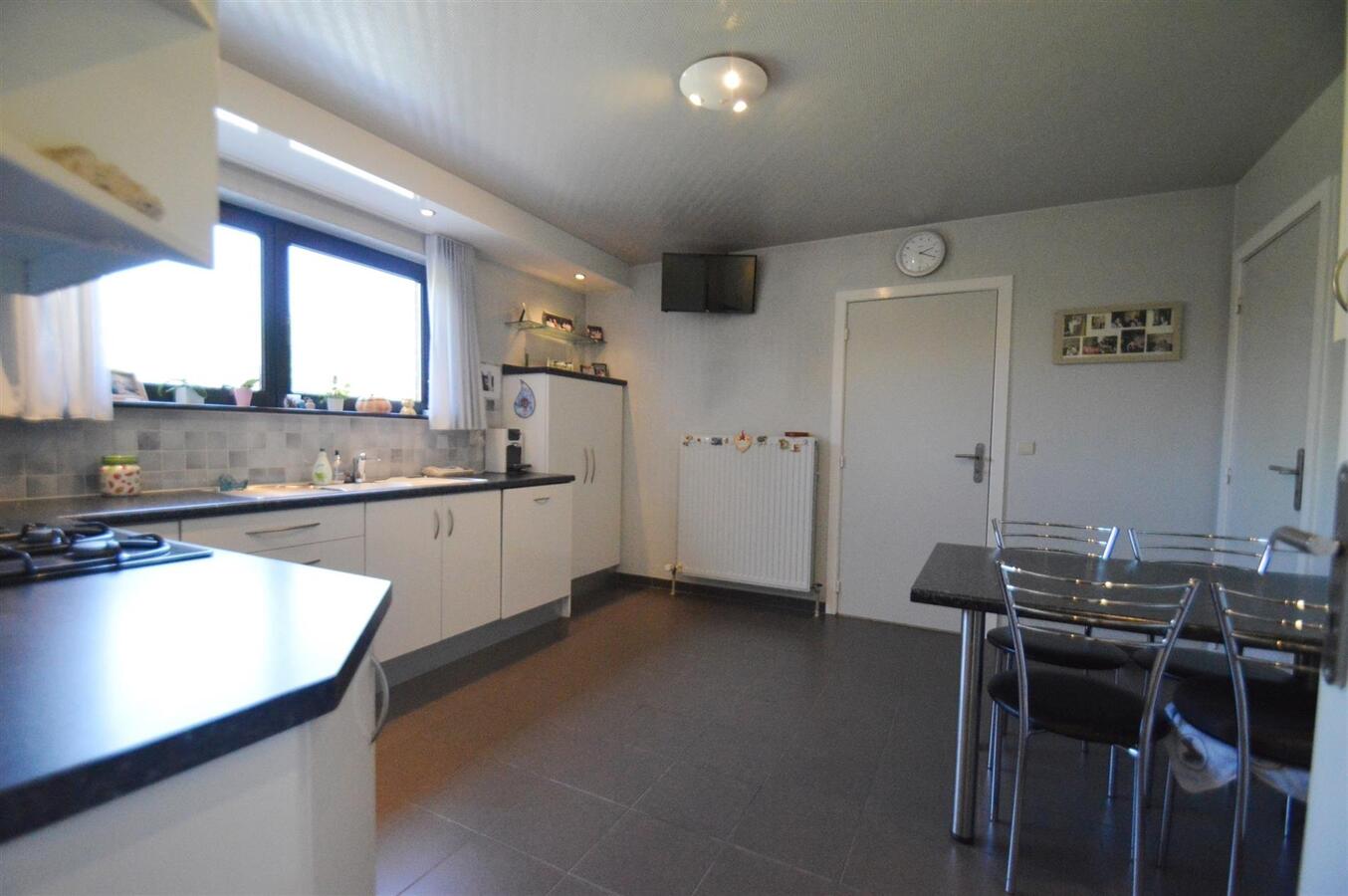 Gezinswoning met grote tuin, oprit &amp; garage - Ramskapelle 