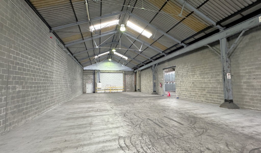 Magazijn te huur aan Houtdok in haven Antwerpen