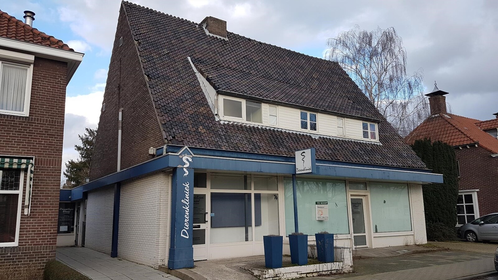 Voormalige winkel/dierenartspraktijk en woning gelegen op een kavel van 865 m2 aan de Sniederslaan 76-78 te Bladel. 