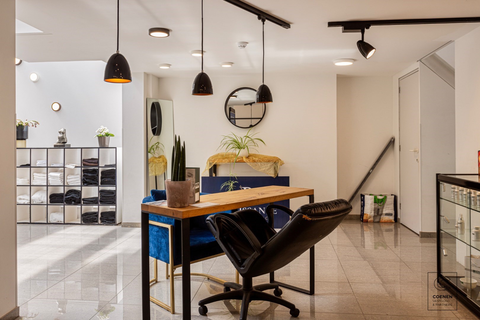 Prachtige handelsruimte met een bruikbare oppervlakte van 355 m² op een SCHITTERENDE locatie te Berchem 