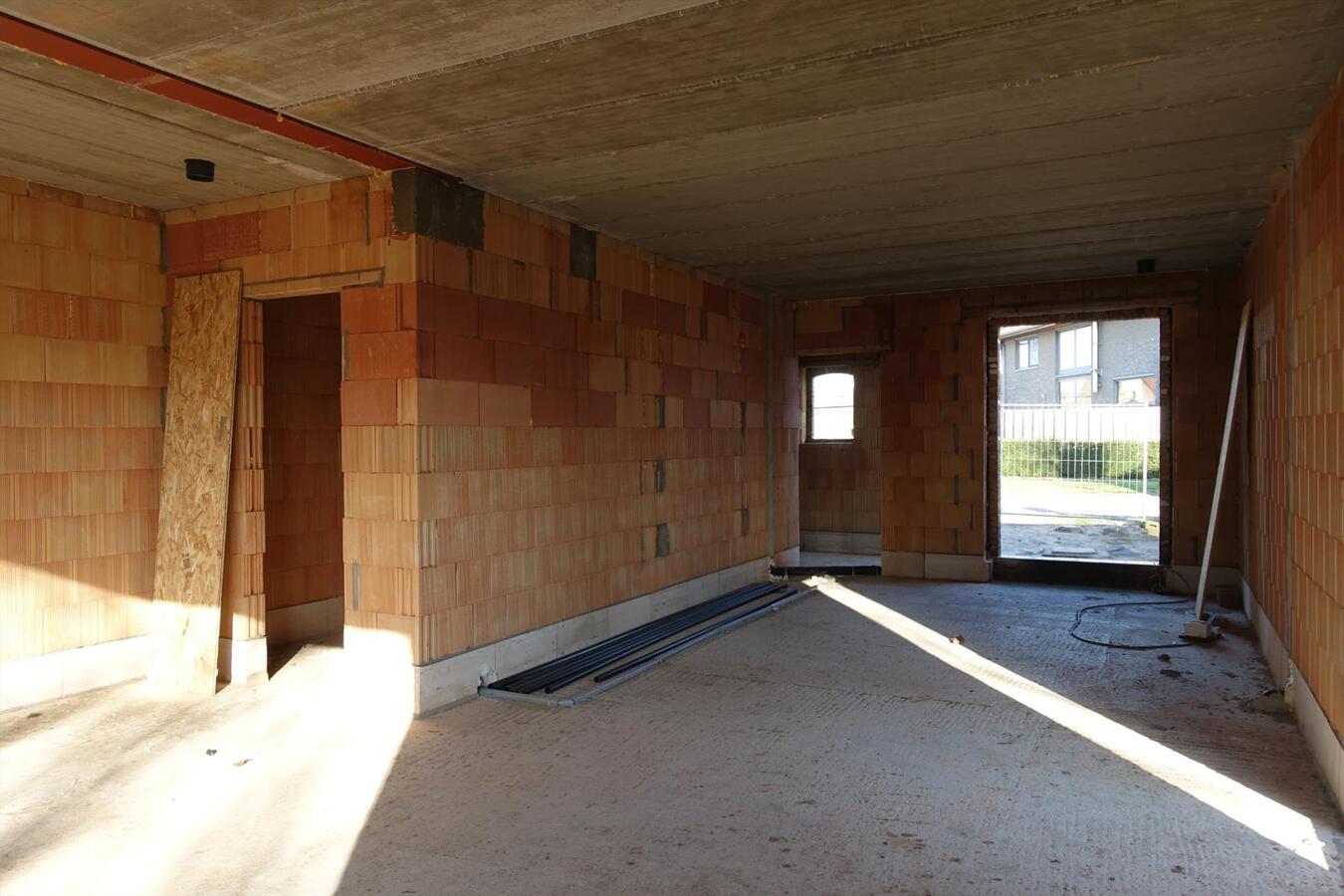 Kwalitatief afgewerkte nieuwbouwwoning in Pastoriestijl 