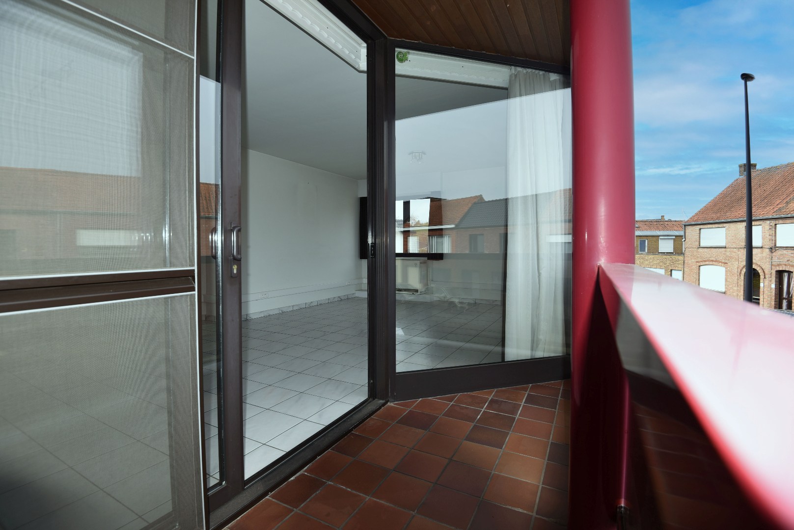 Ruim appartement met 2 slpks en ondergrondse autostaanplaats 