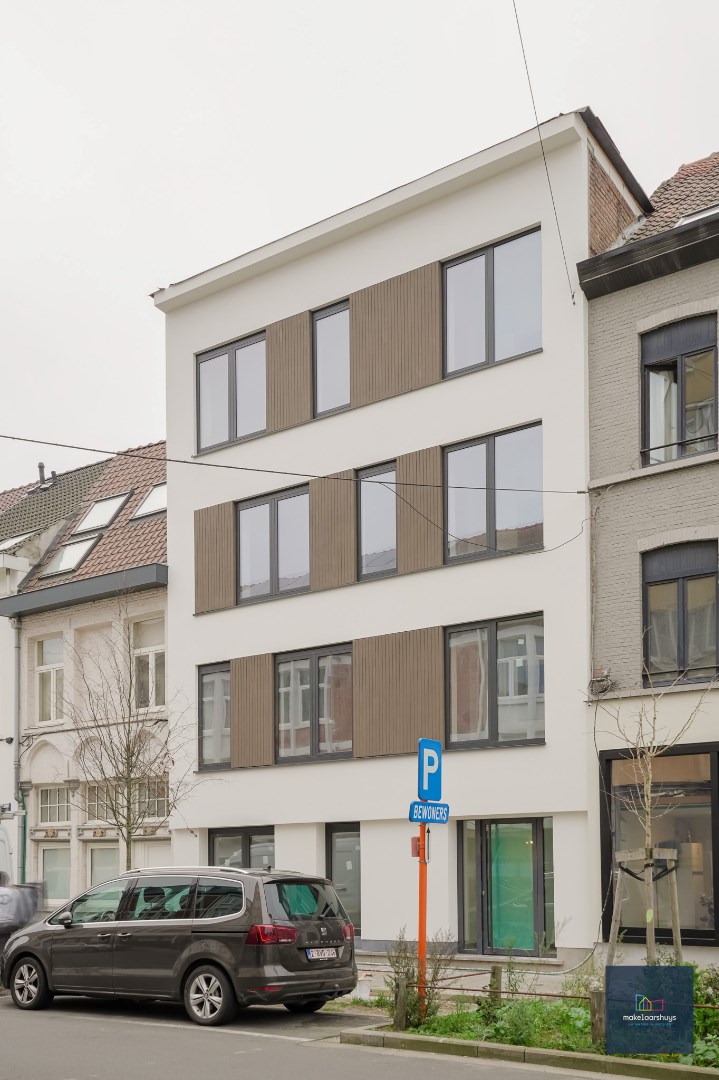 Nieuw gelijkvloers 2 slaapkamerappartement met koer 