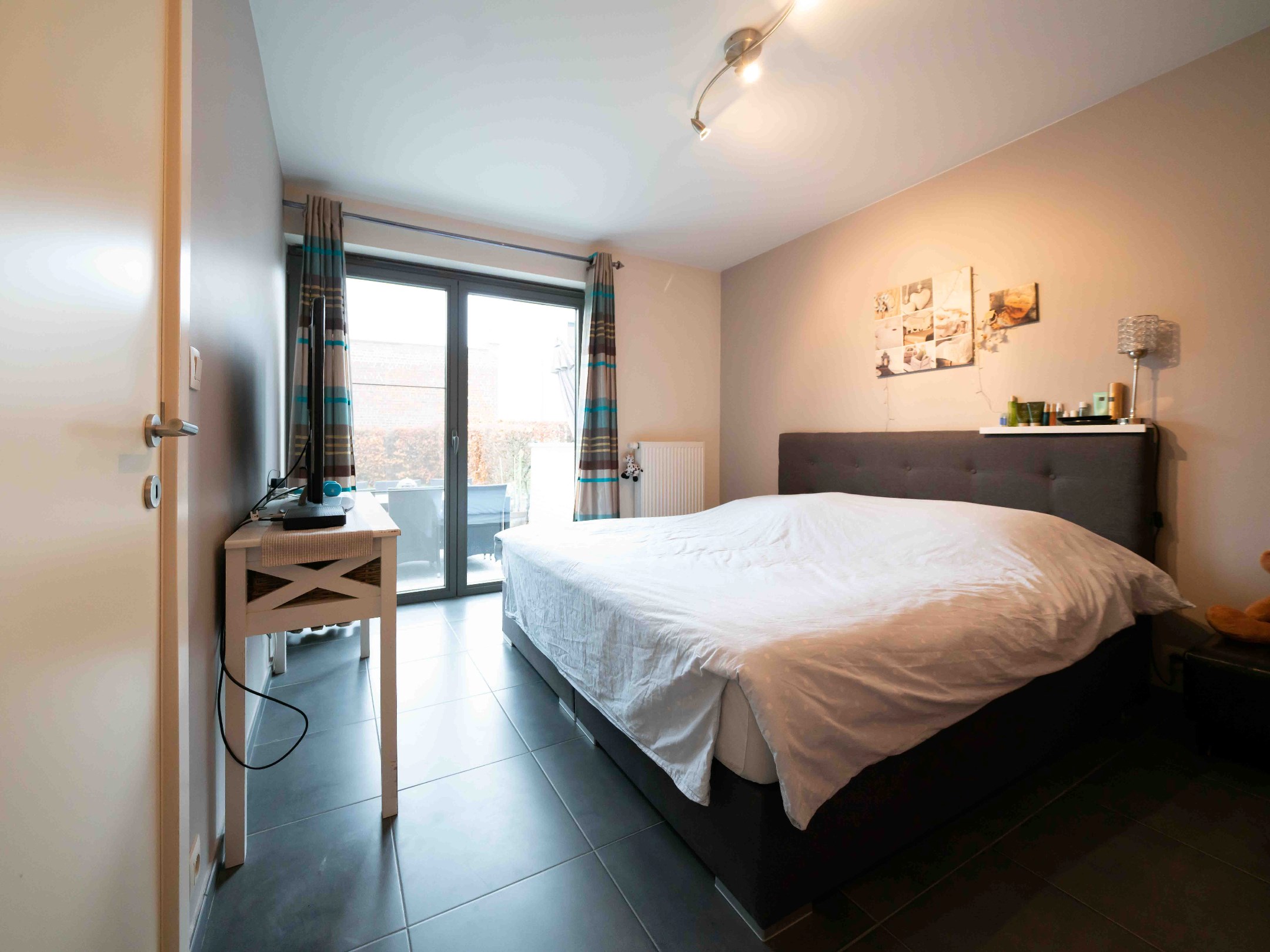 2-kamer appartement met tuin en autostaanplaats 