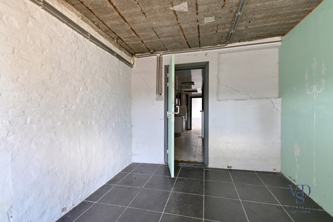 Uniek handelspand met woongedeelte in hartje Eine ! 