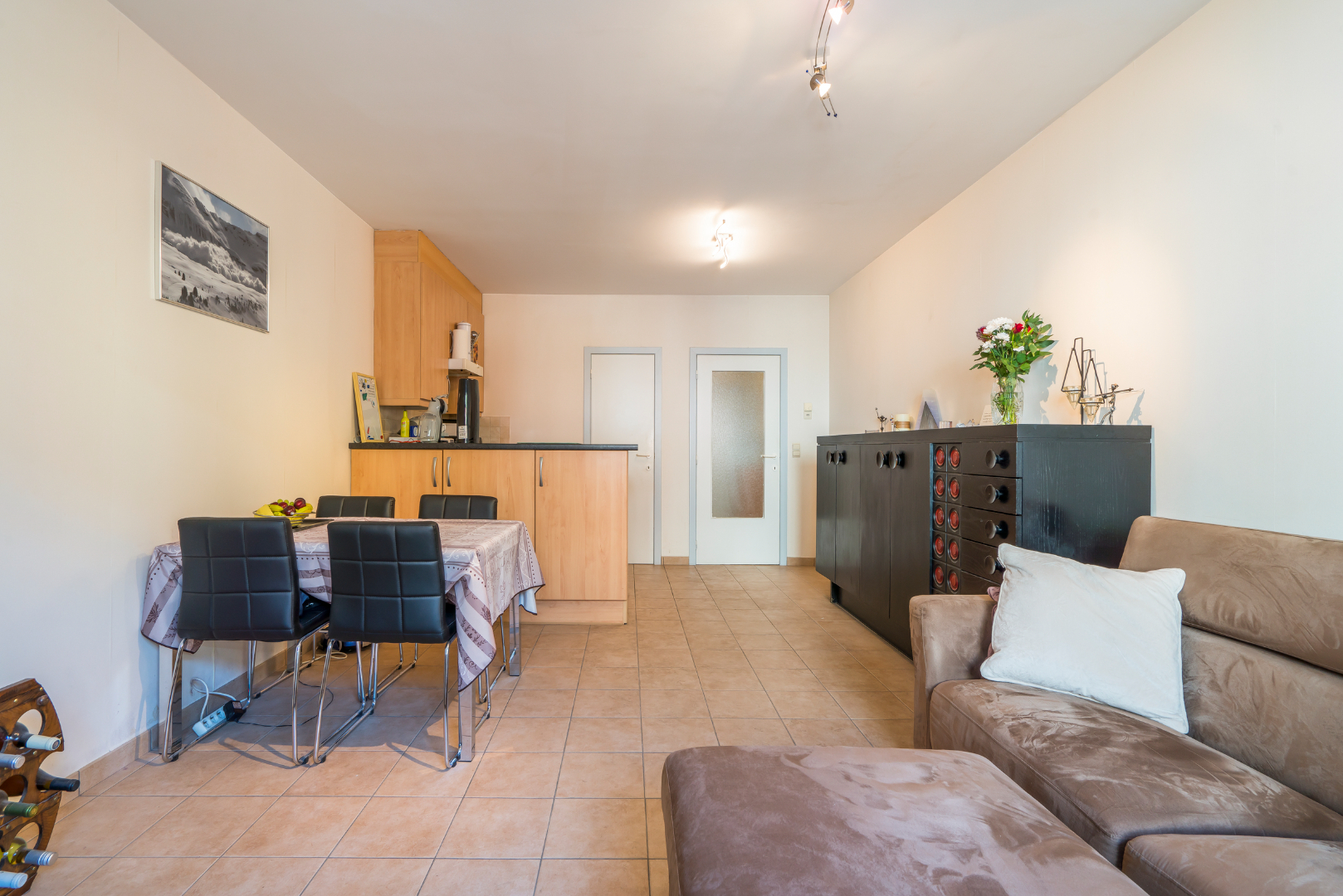 INSTAPKLAAR APPARTEMENT MET 2 SLAAPKAMERS 