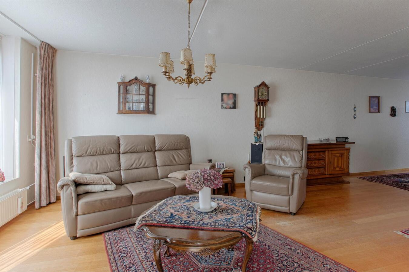 Halfvrijstaande woning met garage/carport gelegen op 275 m2 aan de Prs. Marijkestraat 7 te Bergeijk. 