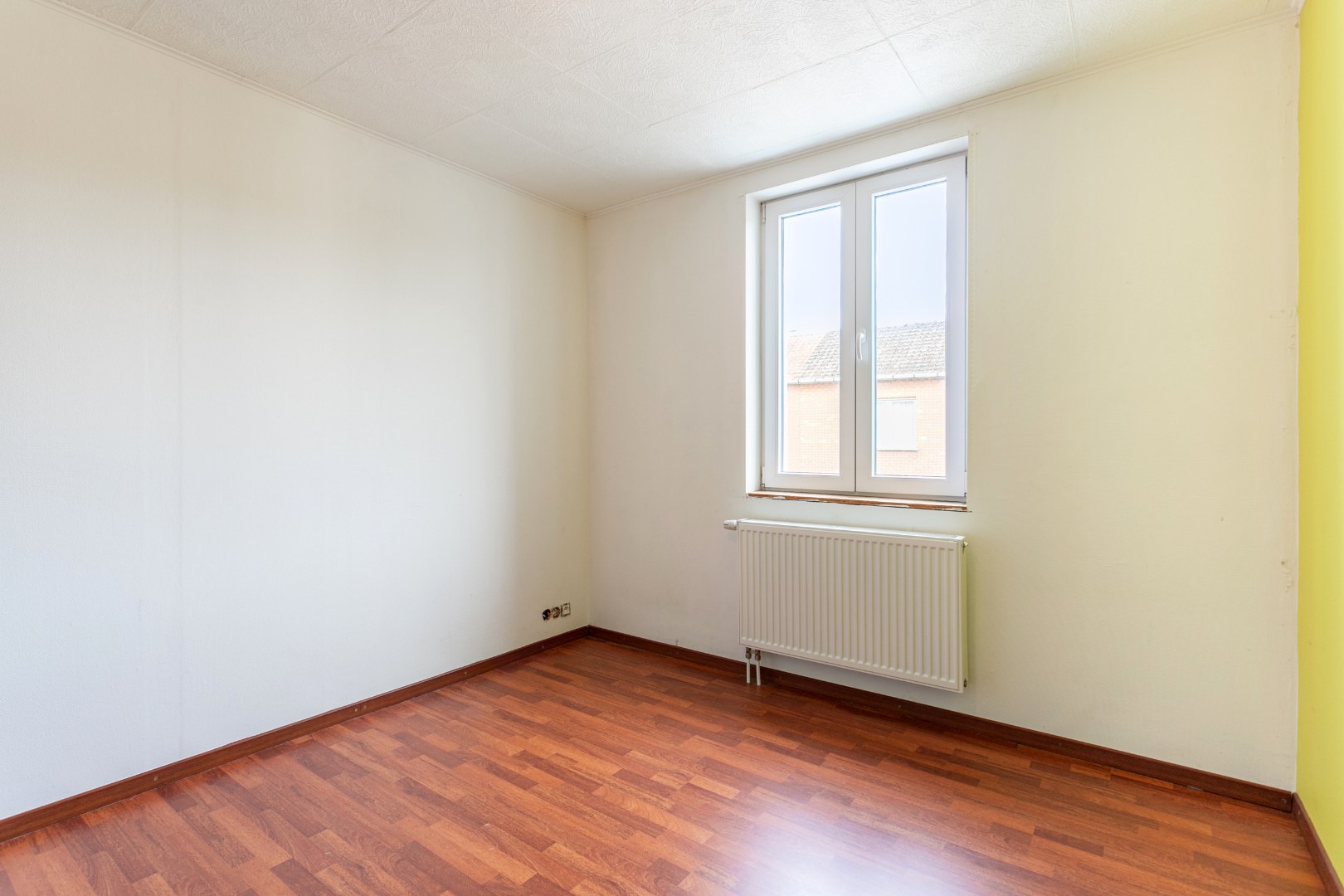 Maison rénové avec 4 chambres et local de stockage 