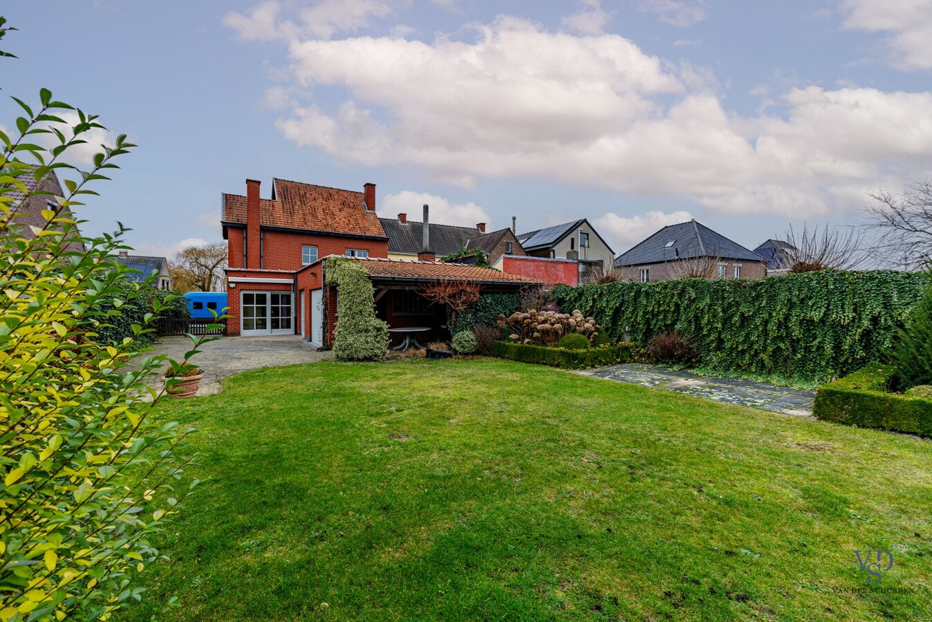 Statige Half Open Bebouwing 