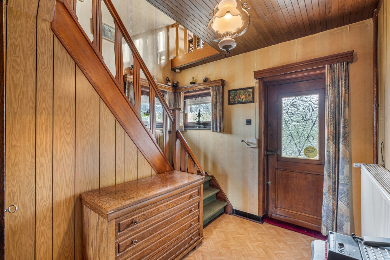 Halfvrijstaande gezinswoning met veel mogelijkheden op een perceel van 8are! 