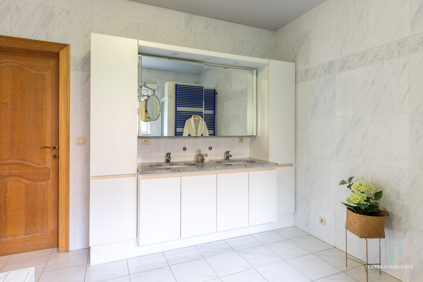 Lichtrijke, stijlvolle villa  (EPC van 254 !). 