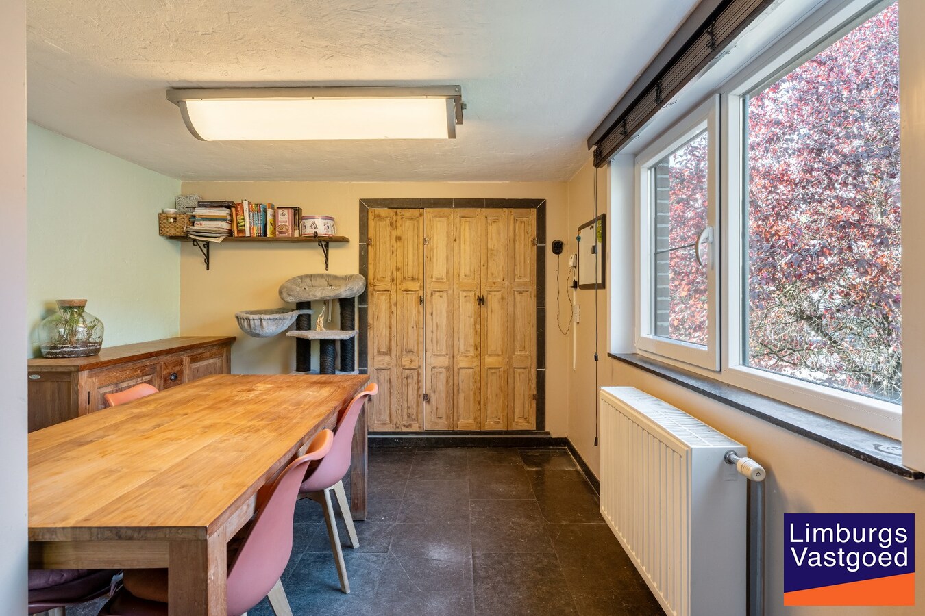 Centraal gelegen woning, 4 slpk, 180 m² bewoonbare oppervlakte, 9a 99ca 